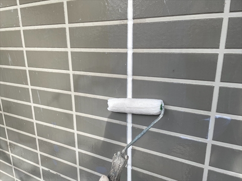 アステックのエポプレミアムシーラープライマーJYを使用してます。