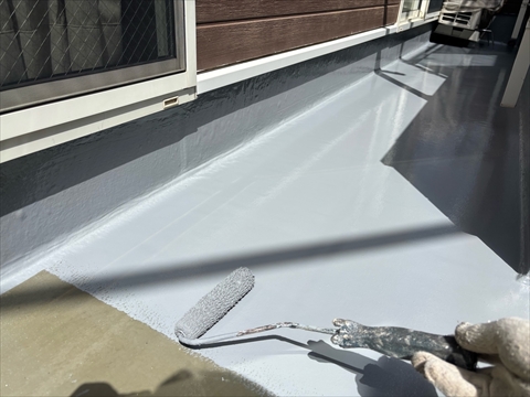 ベランダ防水：　FRP防水が施されたベランダの防水性を保護し、大切なお住まいの長寿命化に貢献するトップコートです。