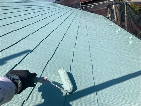 カラーはジェイドグリーンです。建物を爽やかに演出する屋根の色です。